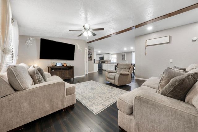 20220 Plaza Circle, Crosby, TX 77532