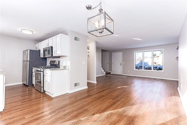 52 Kristee Circle 52, West Warwick, RI 02893