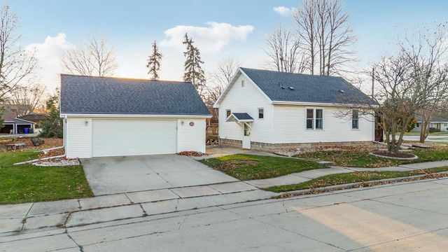 1704 LAWE STREET, Kaukauna, WI 54130