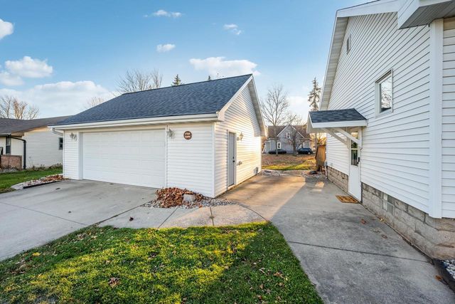 1704 LAWE STREET, Kaukauna, WI 54130