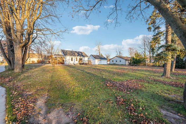 1704 LAWE STREET, Kaukauna, WI 54130