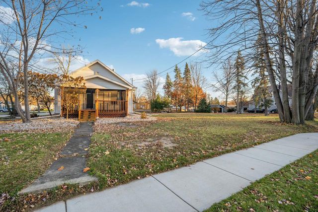 1704 LAWE STREET, Kaukauna, WI 54130