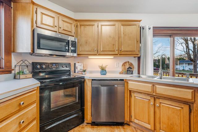 1704 LAWE STREET, Kaukauna, WI 54130