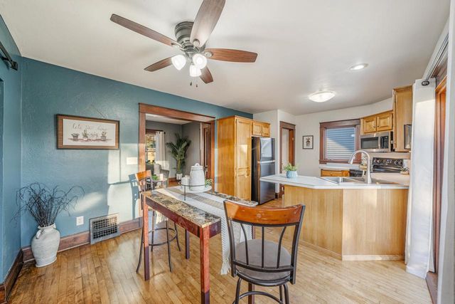 1704 LAWE STREET, Kaukauna, WI 54130