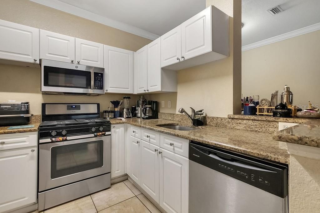 Image 10 of property listing at 3307 S KIRKMAN ROAD 126, Orlando, FL 32811