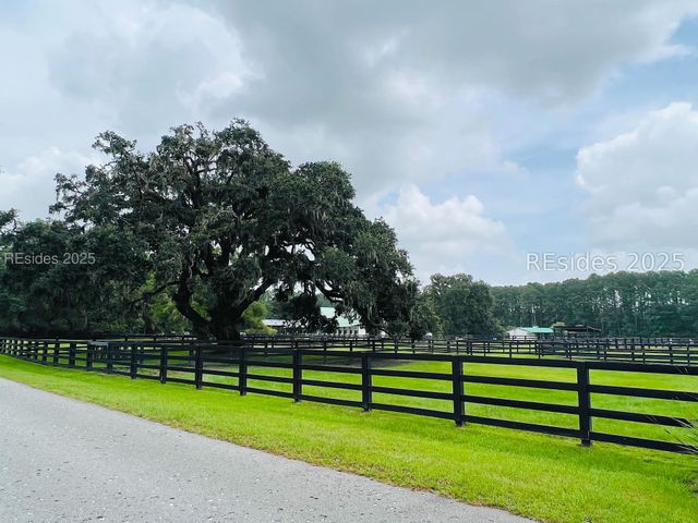 40 Rose Dhu Creek Plantation Dr, Bluffton, SC 29910