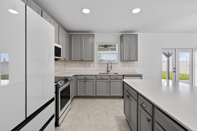 124 PINEYWOODS STREET, St Cloud, FL 34771