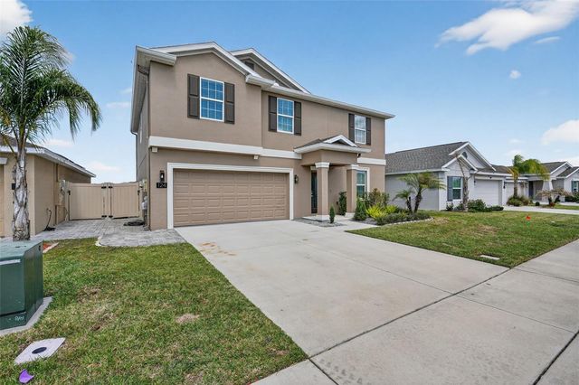 124 PINEYWOODS STREET, St Cloud, FL 34771