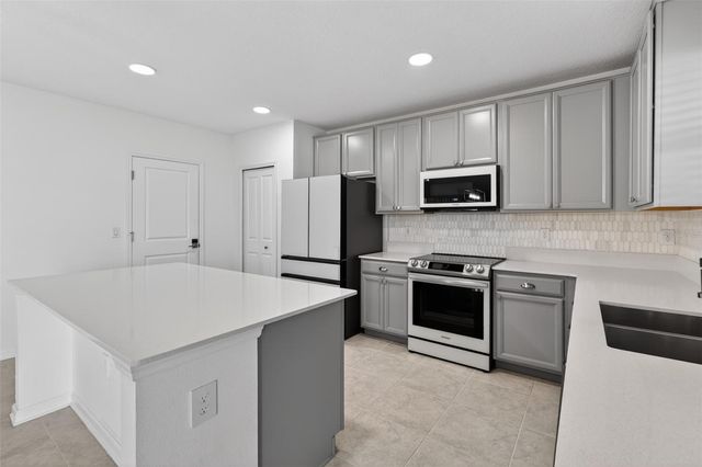 124 PINEYWOODS STREET, St Cloud, FL 34771