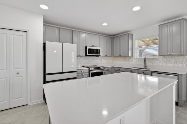 124 PINEYWOODS STREET, St Cloud, FL 34771