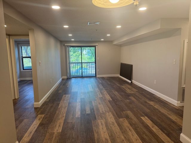 3 Marc Dr 3C-4, Plymouth, MA 02360