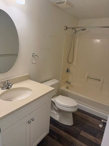 3 Marc Dr 3C-4, Plymouth, MA 02360
