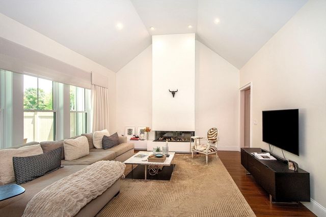 23 Kingston Street, Kingston, MA 02364
