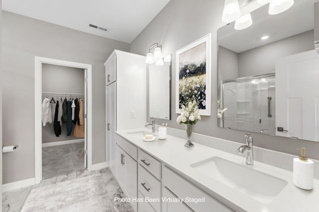 7609 Upper 38th Street N, Oakdale, MN 55128
