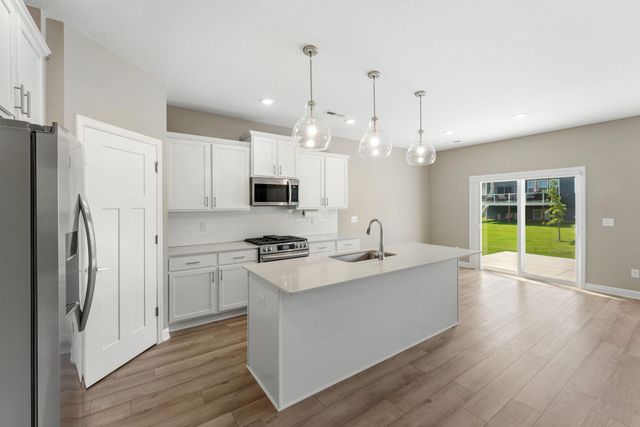 7609 Upper 38th Street N, Oakdale, MN 55128