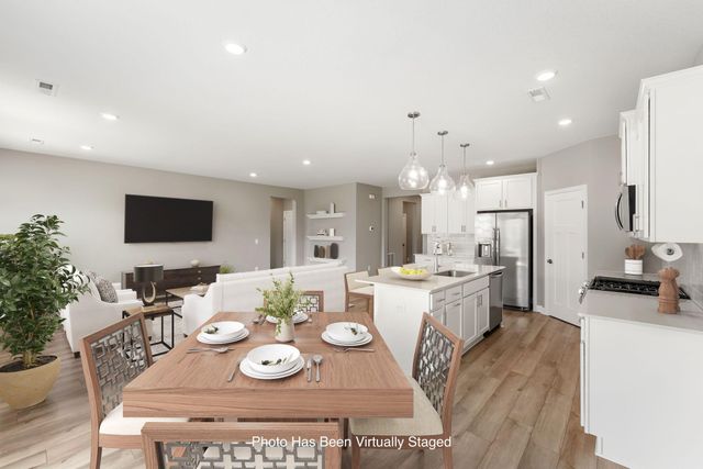 7609 Upper 38th Street N, Oakdale, MN 55128