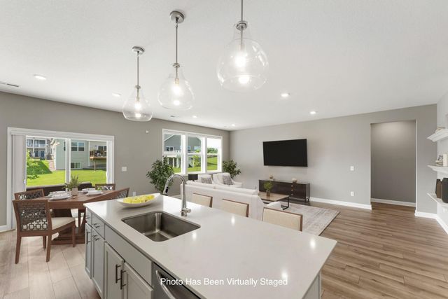 7609 Upper 38th Street N, Oakdale, MN 55128