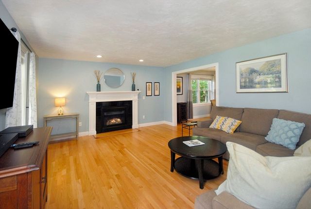 9 Pine Grove Rd, Westford, MA 01886