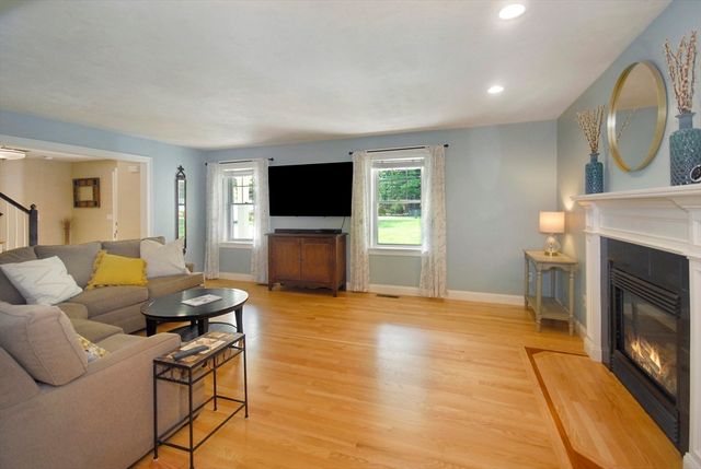9 Pine Grove Rd, Westford, MA 01886