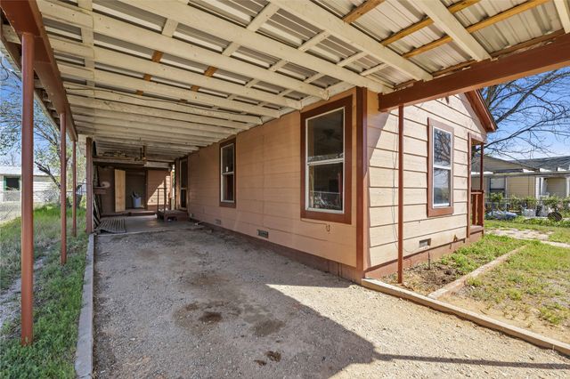 510 Medcalf Street, Bangs, TX 76823