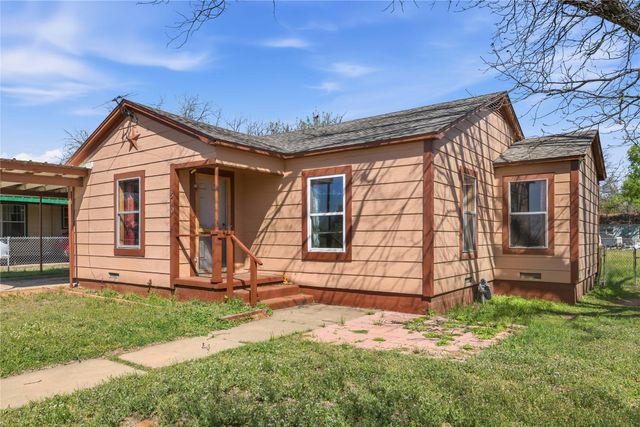510 Medcalf Street, Bangs, TX 76823