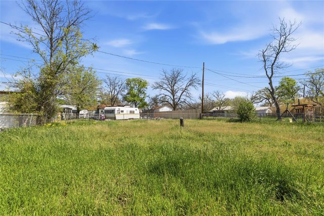 510 Medcalf Street, Bangs, TX 76823
