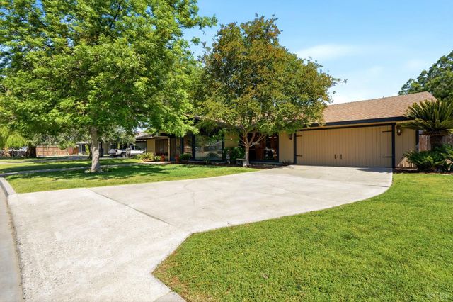 1967 Mulberry Drive, Hanford, CA 93230