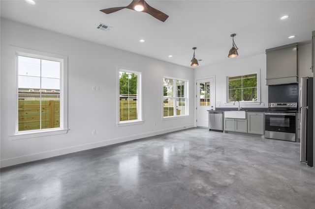 741 Pecan Street, New Ulm, TX 78950