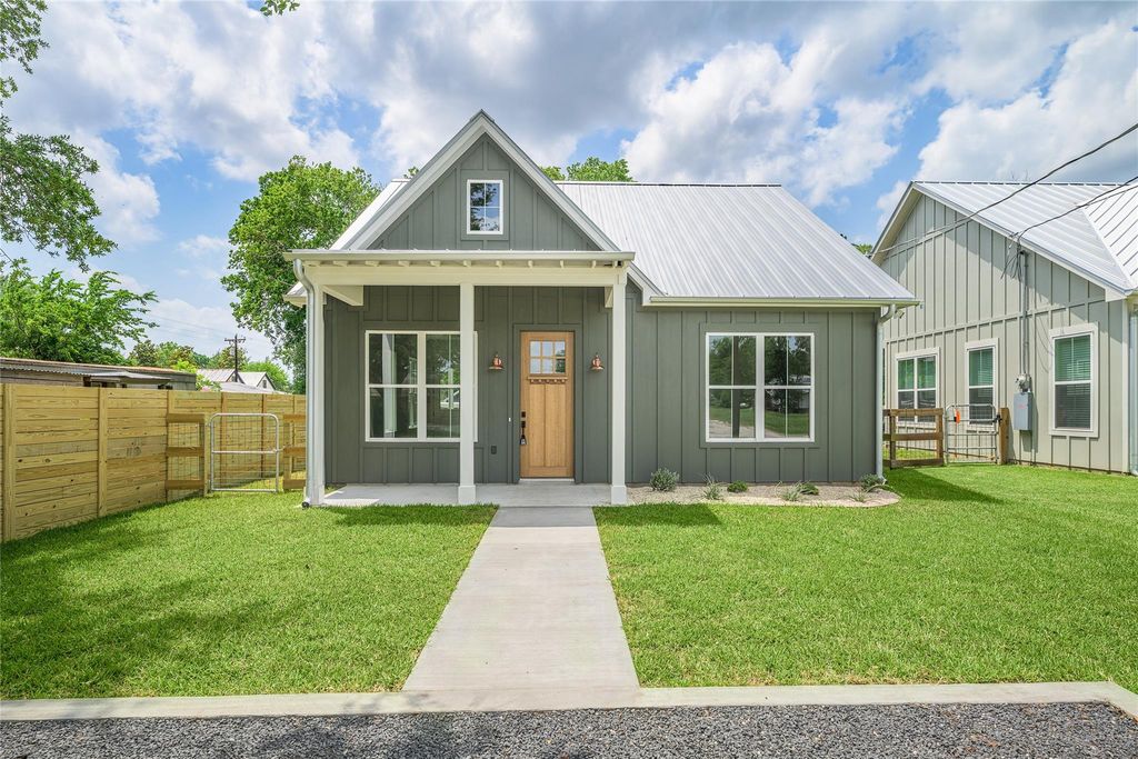 741 Pecan Street, New Ulm, TX 78950
