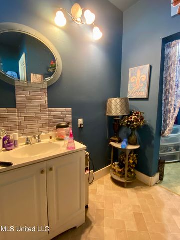 220 N Haugh Avenue, Picayune, MS 39466