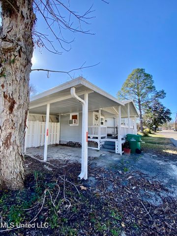 220 N Haugh Avenue, Picayune, MS 39466