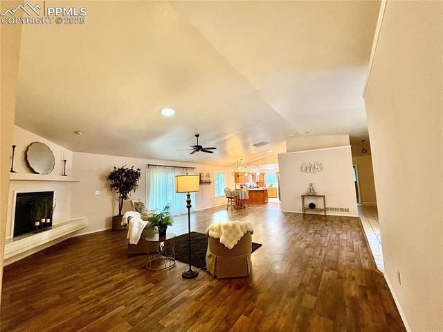 204 Bridle Trail, Pueblo, CO 81005