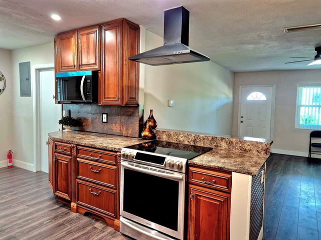 1015 NW 68th Avenue, Margate, FL 33063