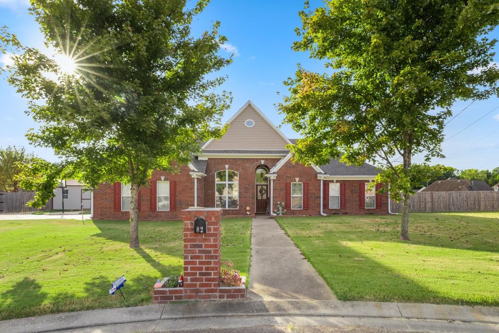 82 CANDLEWOOD CV, Brighton, TN 38011