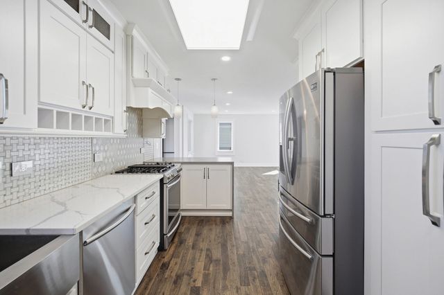 1020 Hill Avenue, Elgin, IL 60120