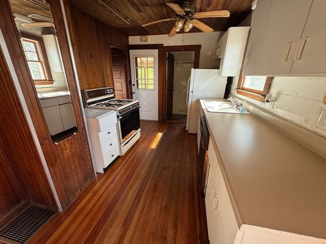 40 Rockaway Avenue, Hull, MA 02045