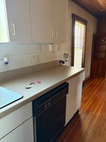 40 Rockaway Avenue, Hull, MA 02045