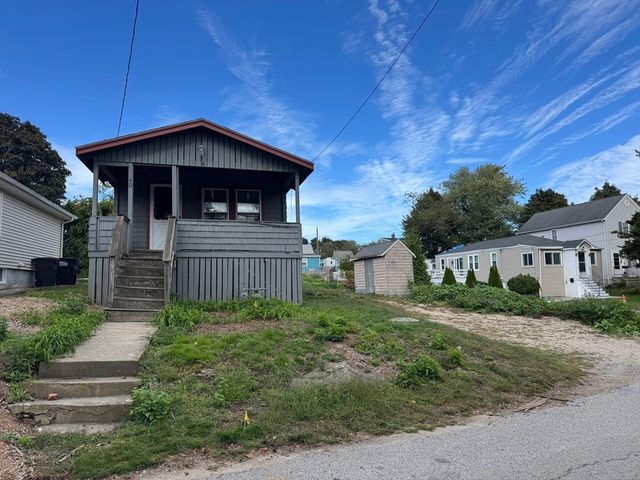 40 Rockaway Avenue, Hull, MA 02045