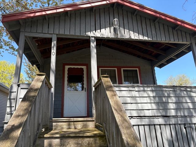 40 Rockaway Avenue, Hull, MA 02045