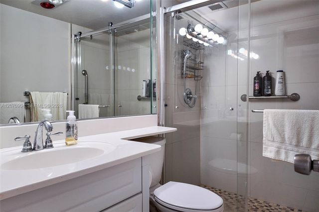 1950 S Ocean Drive 9C, Hallandale Beach, FL 33009