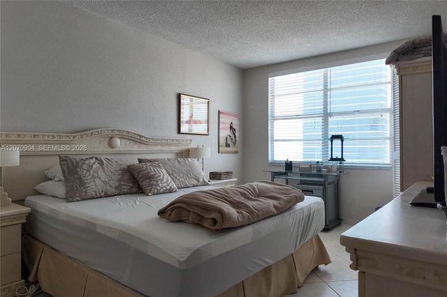 1950 S Ocean Drive 9C, Hallandale Beach, FL 33009
