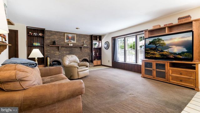 1267 DAHLIA RD, Warminster, PA 18974