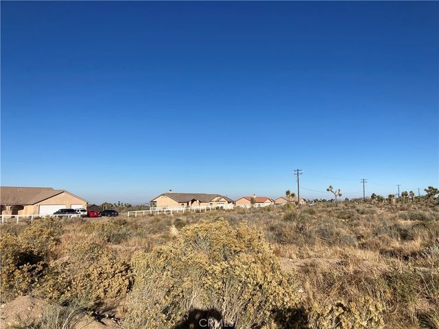 1 White Fox Trail, Phelan, CA 92371