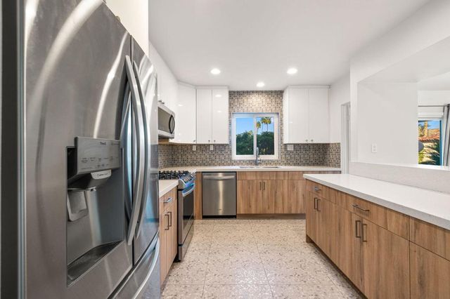 1810 Sandcliff Road, Palm Springs, CA 92264