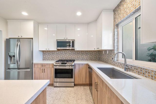 1810 Sandcliff Road, Palm Springs, CA 92264