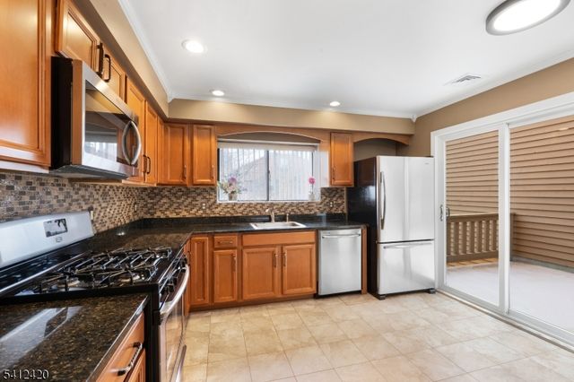 20 Powderhorn Dr, Rockaway Twp., NJ 07866