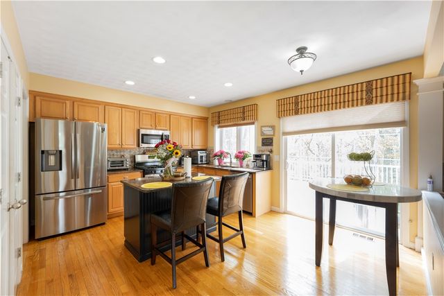 115 castle rock Road, Warwick, RI 02886