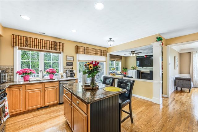 115 castle rock Road, Warwick, RI 02886