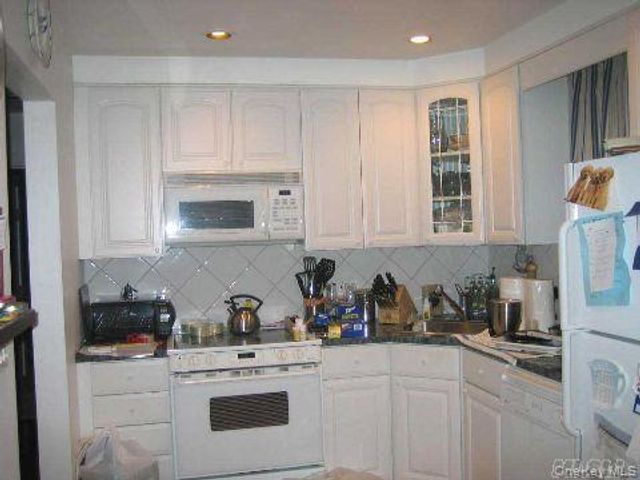 75 Searingtown Road 1st Fl, Albertson, NY 11507