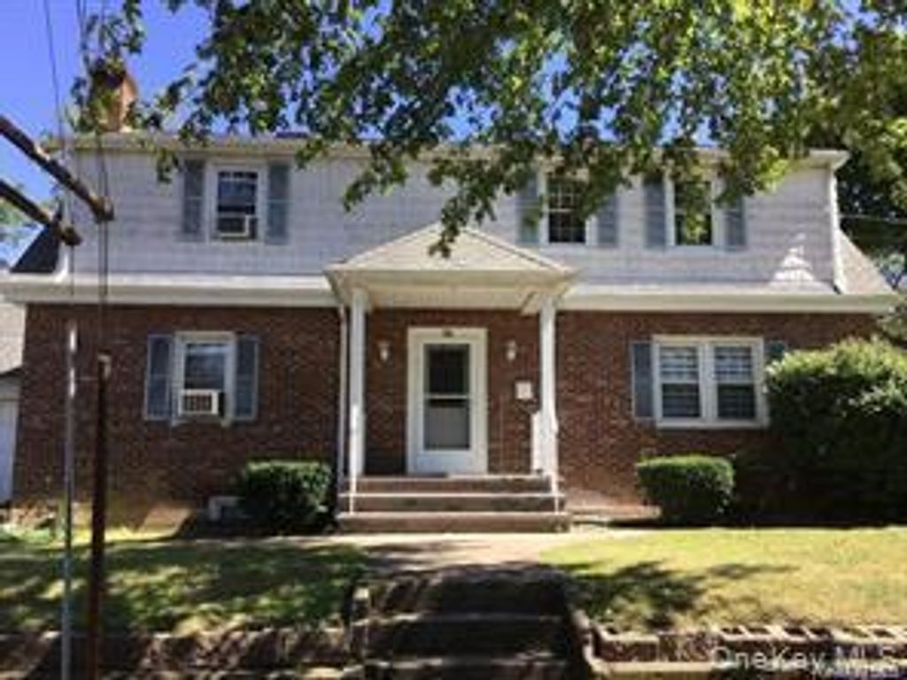 75 Searingtown Road 1st Fl, Albertson, NY 11507
